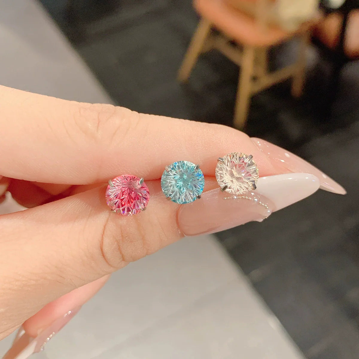 🌈Ohrringe mit Farbwechseleffekt im Feuerwerksschliff aus Zirkonium-Titanstahl – hypoallergen und schlaffreundlich